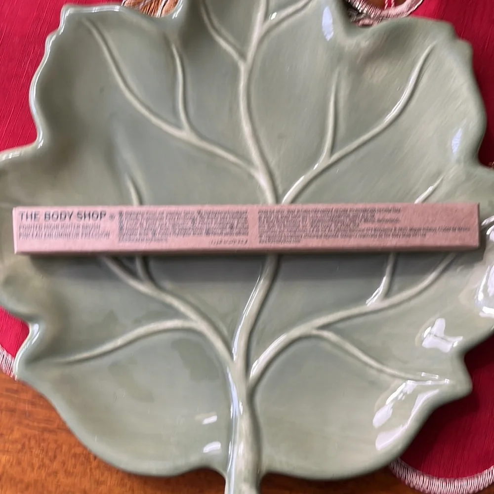 The Body Shop Highlighter Brush. New in box.